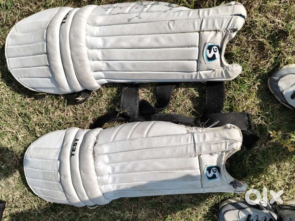 Best quality cricket batting pads and best condition test series pads