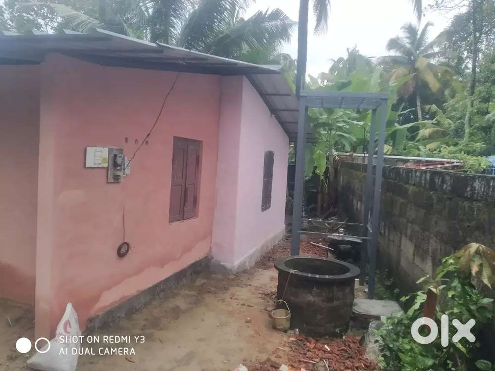 3അര സെൻറ് സ്ഥലം ഷീറ്റ് ഇട്ട 2 ബെഡ്‌റൂം one അറ്റാച്ഡ് ഹൌസ്