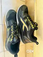 Hundred RAZE Unisex Badminton Shoes
