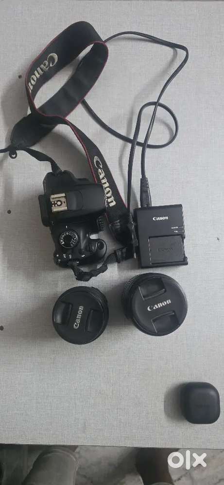 Canon eos 1200d with lens