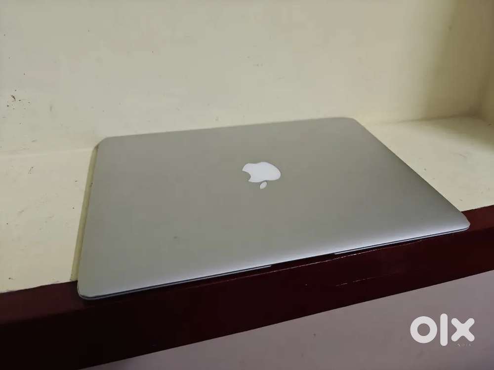 Mac book air 8gb 128gb 2015 model neat condition
