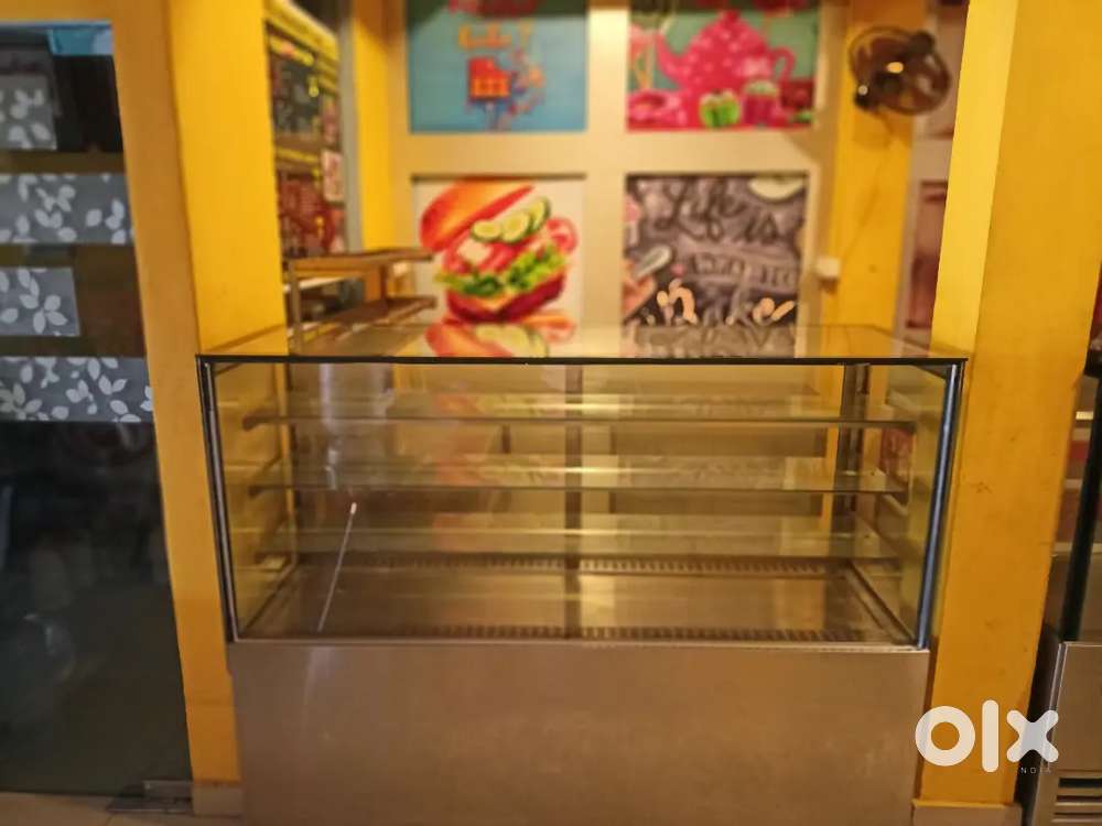 Cake display counter 6 feet