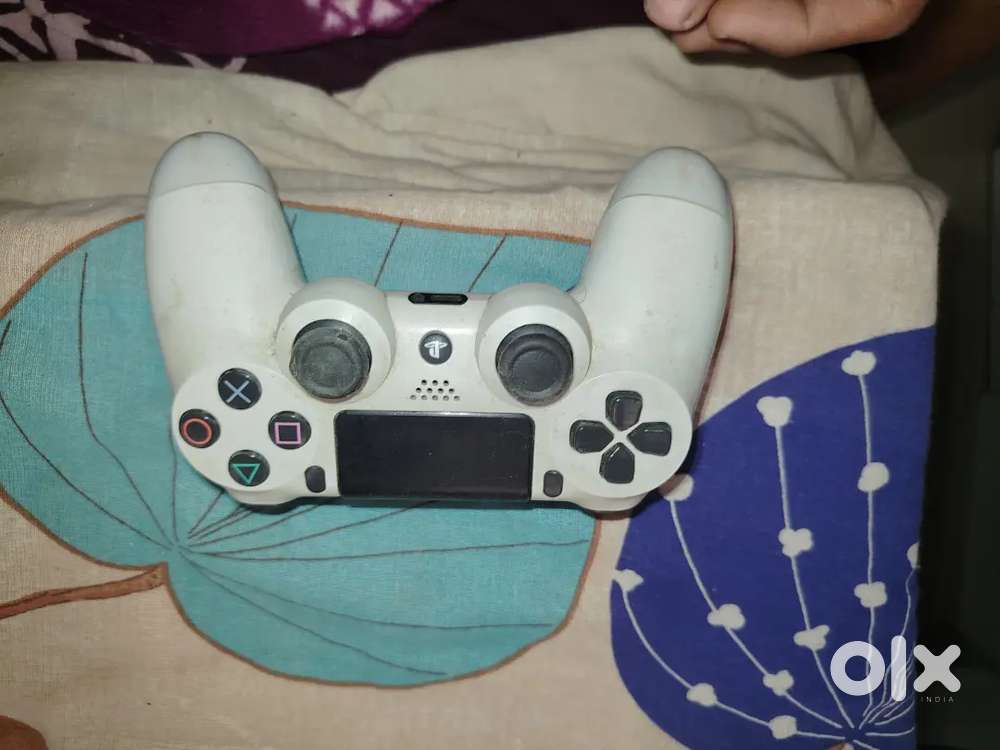 PS 4 CONTROLLER