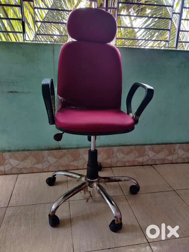 Moving Chair  Office Chair  Red Colour  Bendable & Rotating Chair