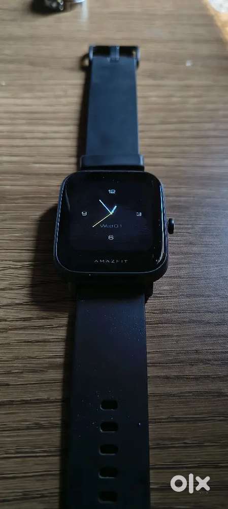 Smartwatch at 1600₹. original price 4000₹