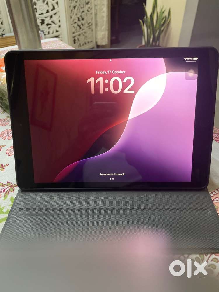 Ipad in excellent condition with box and bill