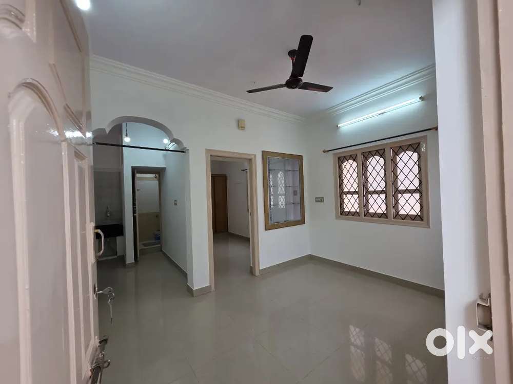 1bhk in 2nd floor near Nandini hotel with Indian toilet near busstop