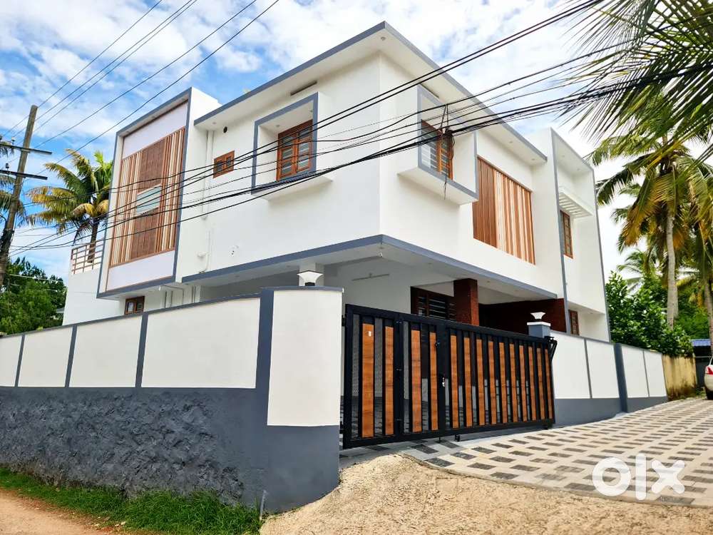 Sreekariyam cheruvaikal 6cent 4bhk 2600sqft..