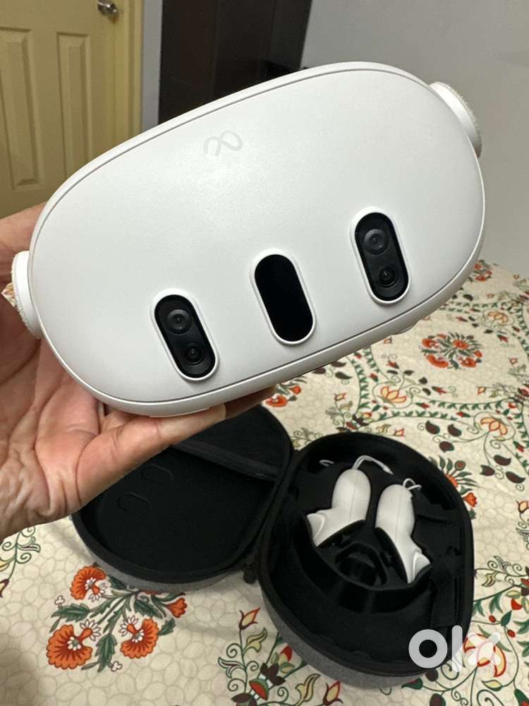 Meta Quest 3 VR with carry case