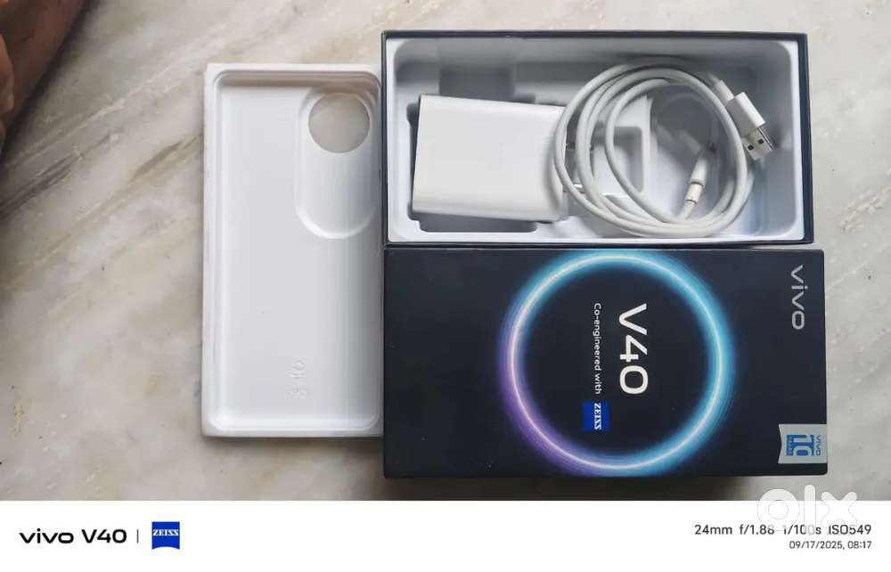V40  8/256GB , Curved display