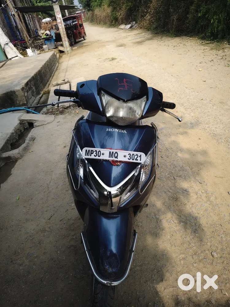 Scooty theek h aur koi kami nhi h bas Skeches hai bas