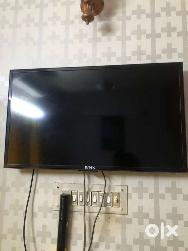 28” inches LED