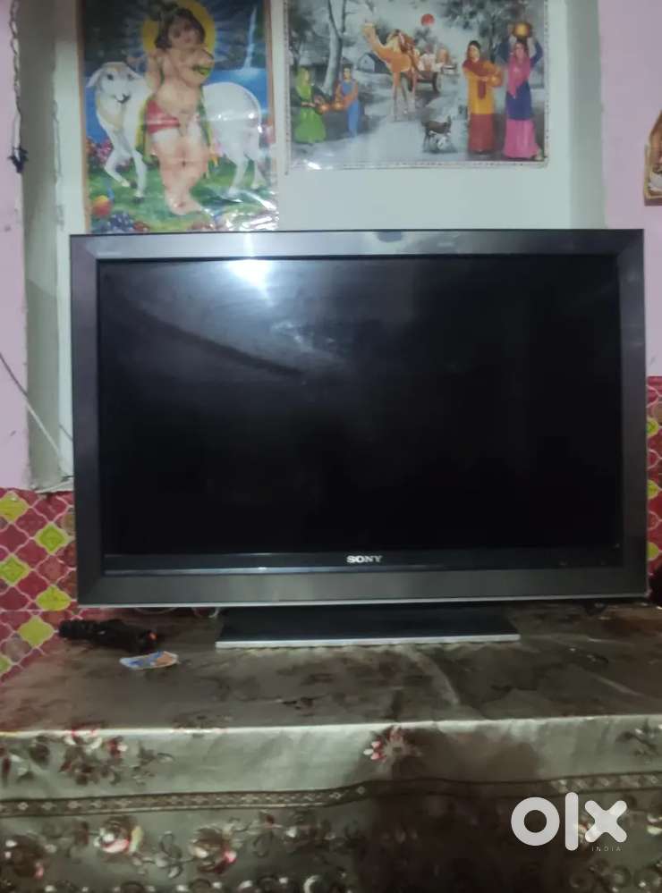 Sony 43inch lcd tv and fridge good condition