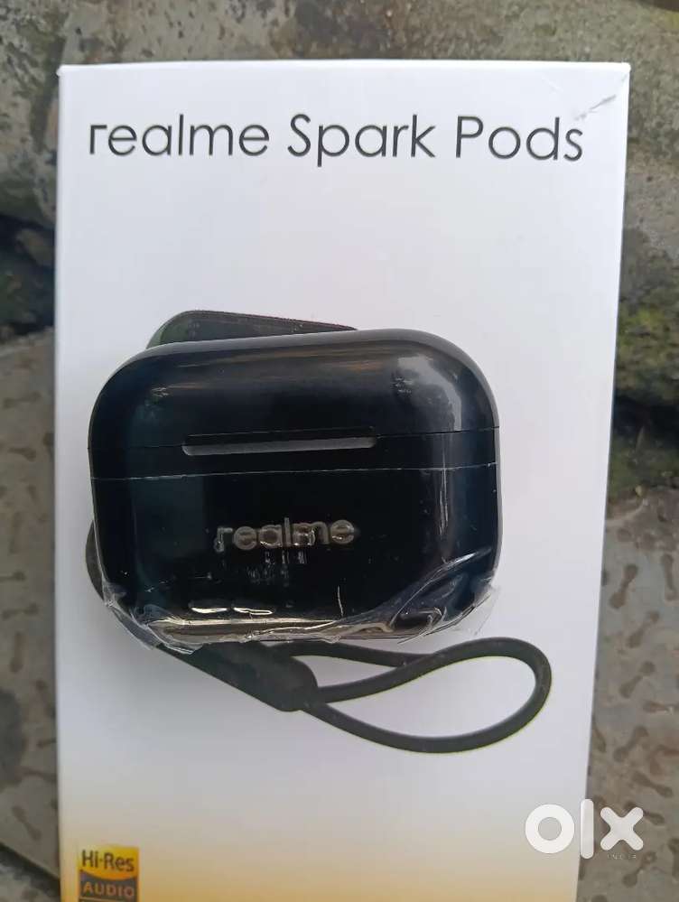 Premium realme spark earbuds pro at discounted price.