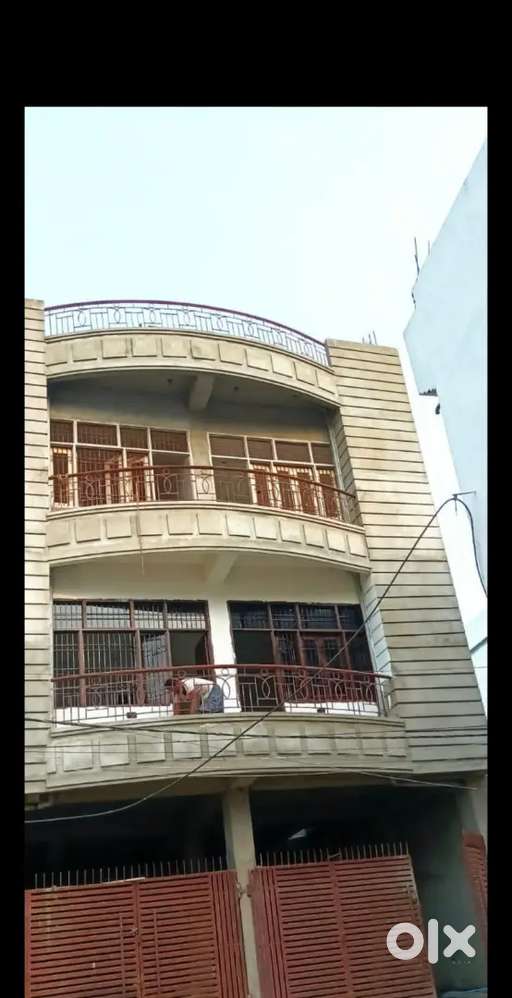A 4bhk is available for rent from dec 1 in aliganj with car parking