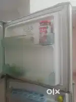 Sumsung fridge double door  kafi space hai...