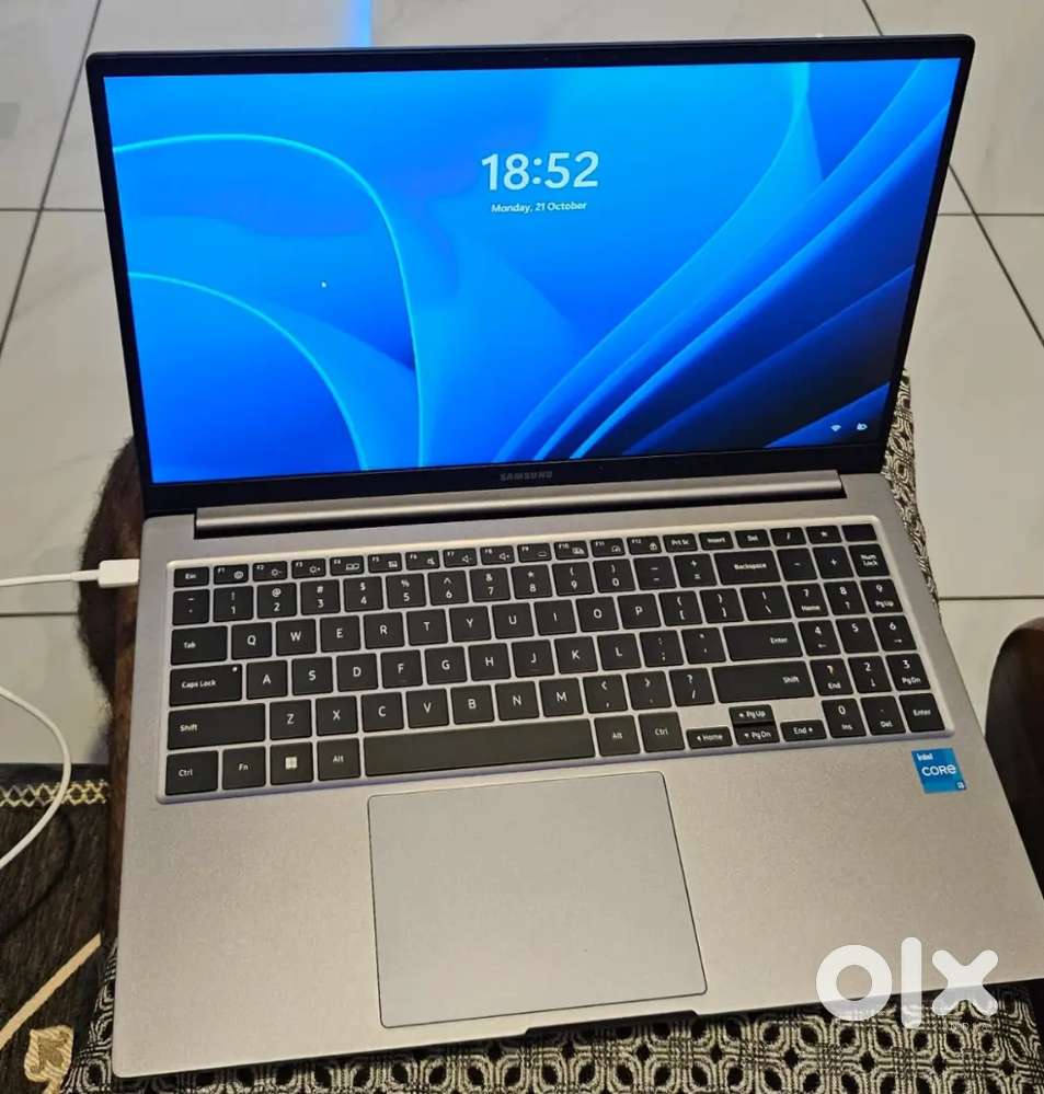 SAMSUNG GALAXY BOOK 4METAL I3 Q3 GEN 8GB-512GB UNDER WARRANTY