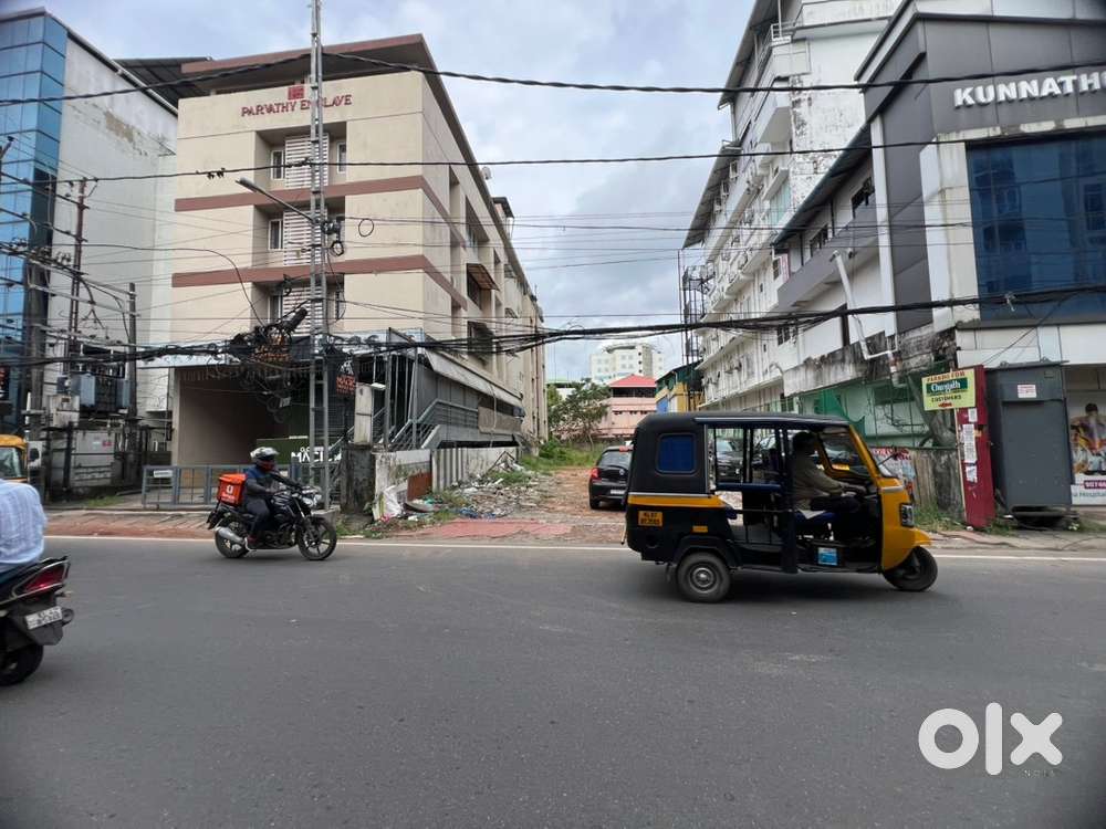 Ernakulam Chittoor road front 14cent commercial plot cent 30lakh