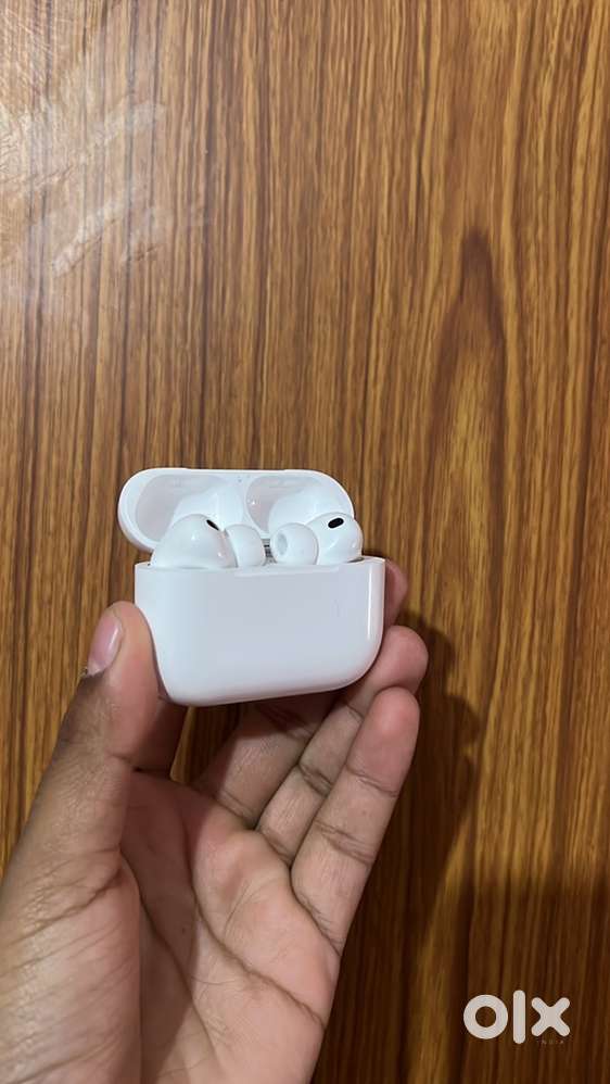 Apple airpods pro 3rd gen only 35 days old for sale