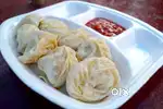 Cook aur helper Momos ka karigar ladka noodles