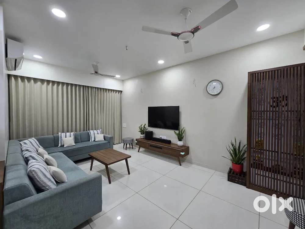 Fully Furnished 3BHK Corner Flat for Sale – Sargasan TP-9