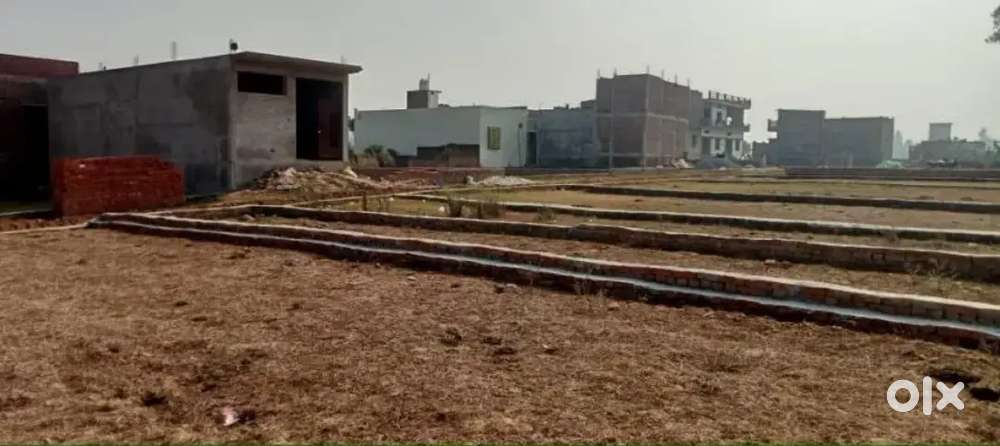 गोरखपुर कर्जहा मार्केट के पास मैन हाइवे से 200 मीटर पर प्लाट है