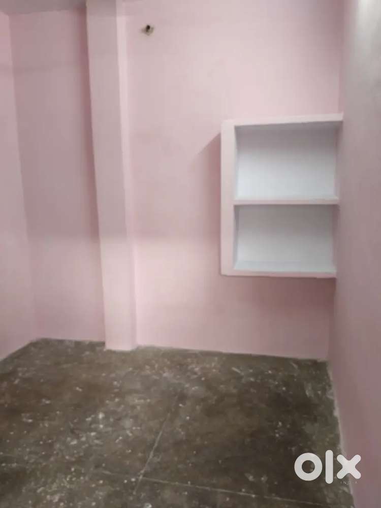 One Room and kitchen rent @ 3rd flor wth comon Lat Bath and free bijli