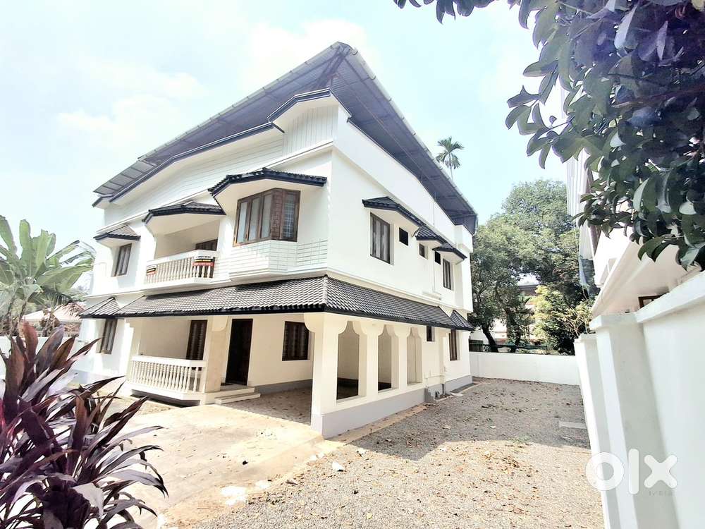 Mamangalam 10 cent 3100 sqft 4 bhk house for sale