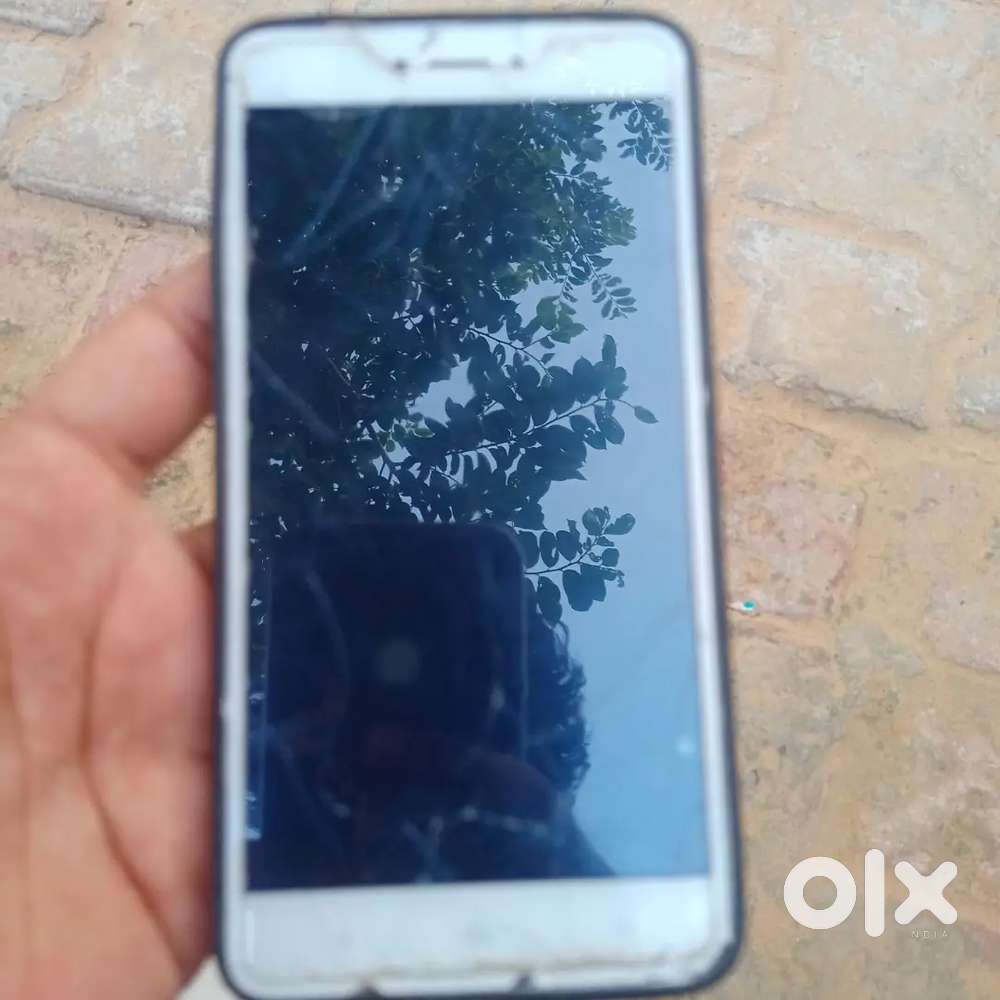 Mi note 4 in 3 / 32 gb ram.     Samsung j2 in 2/16 gb ram