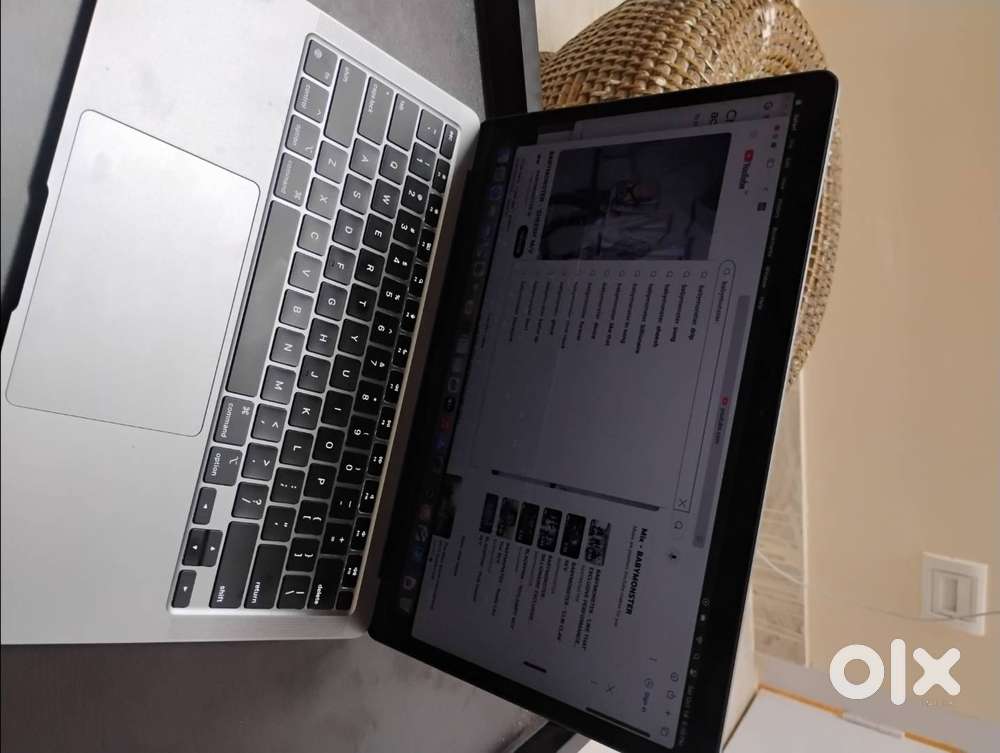 Apple MGN63HNA MacBook Air (Apple M1 Chip/8GB/256GB SSD/macOS Big Sur