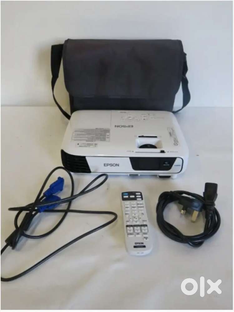 Epson H719B LCD Projector with Bag, Remote Control And Cables
