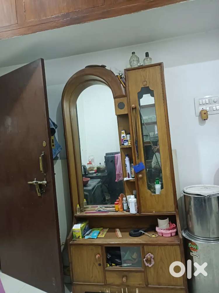 Dressing table