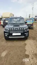 Mahindra Scorpio S10