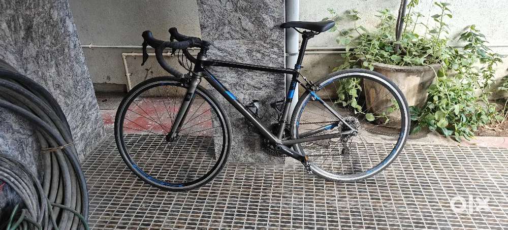 Road Bike  Shimano 105  Tenda Tyres  Lightweight Alloy Frame