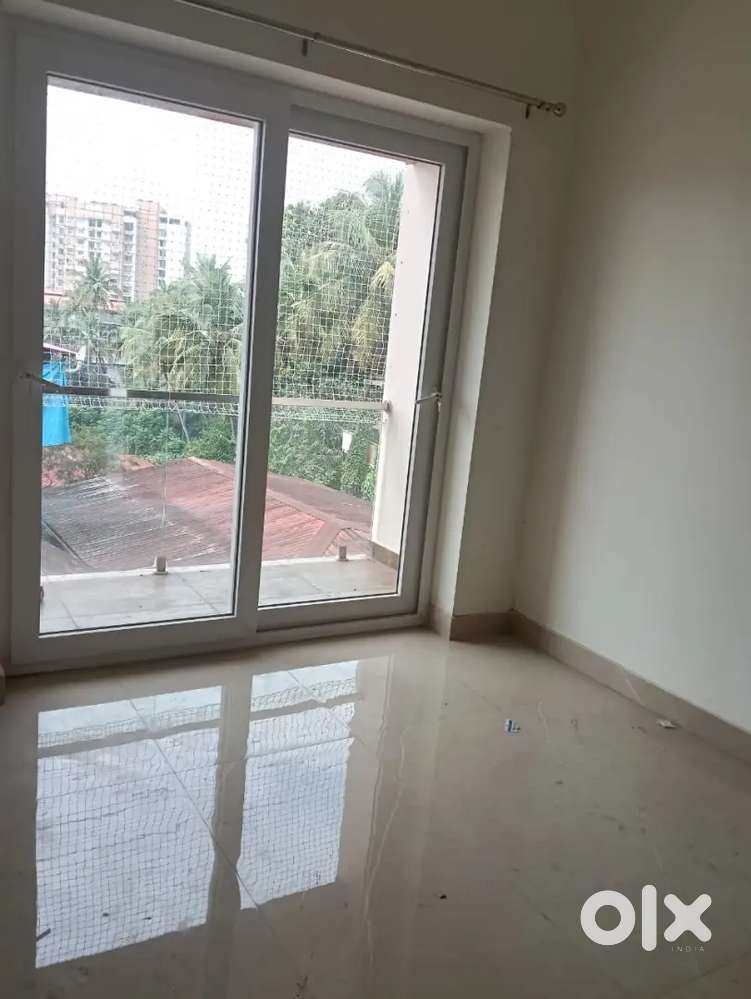 2bhk flat pumpwell 20000k hindhu or catholic