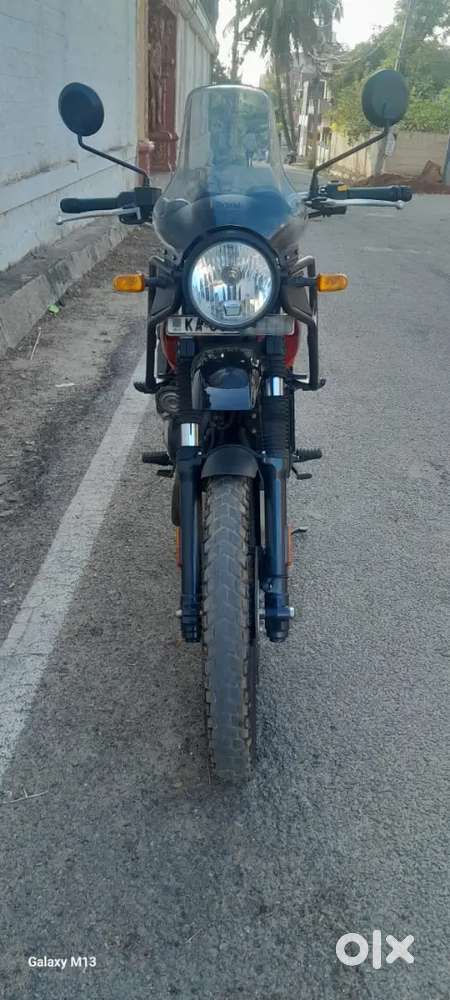 ROYAL ENFIELD HIMALAYAN 411 ROCKER RED