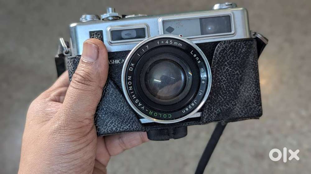 Vintage Yashica Electro 35 Film Camera with Original FlashFlash