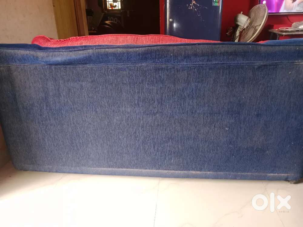Selling a maintained second-hand sofa in condition