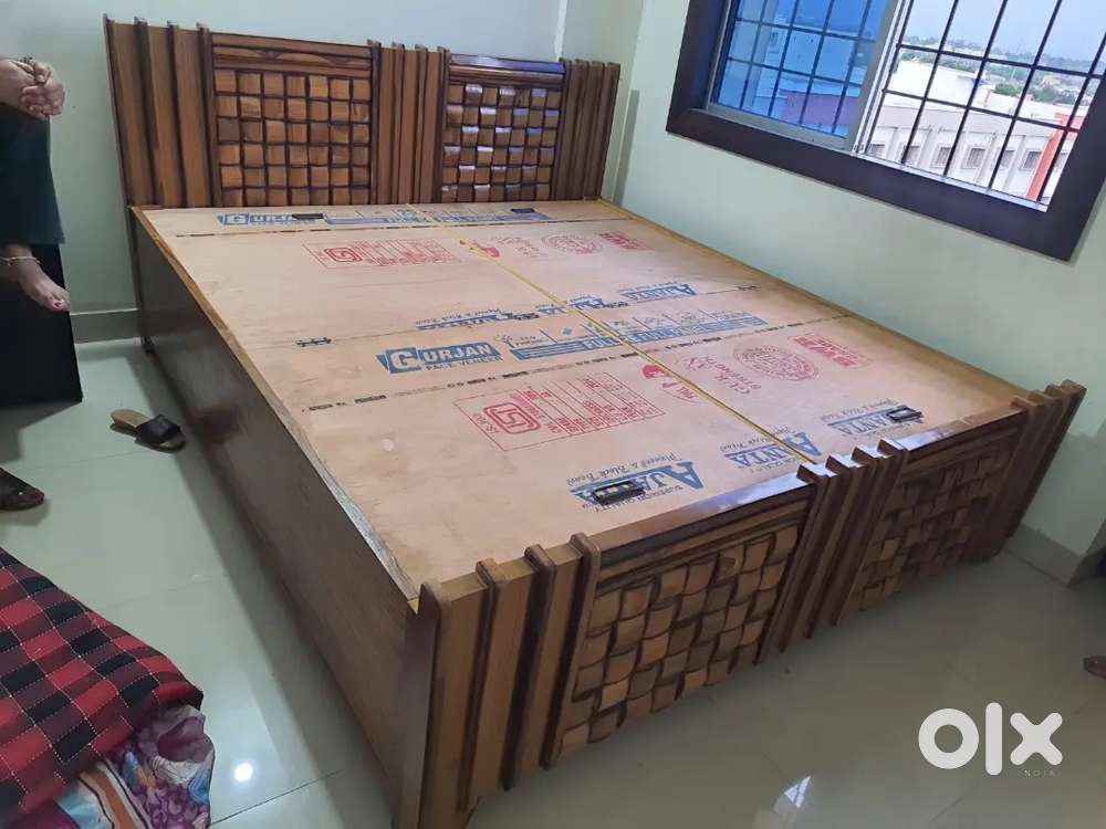 New bed for sale at wholesale price having size 6/7