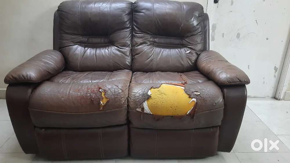 Leather reckliner sofa
