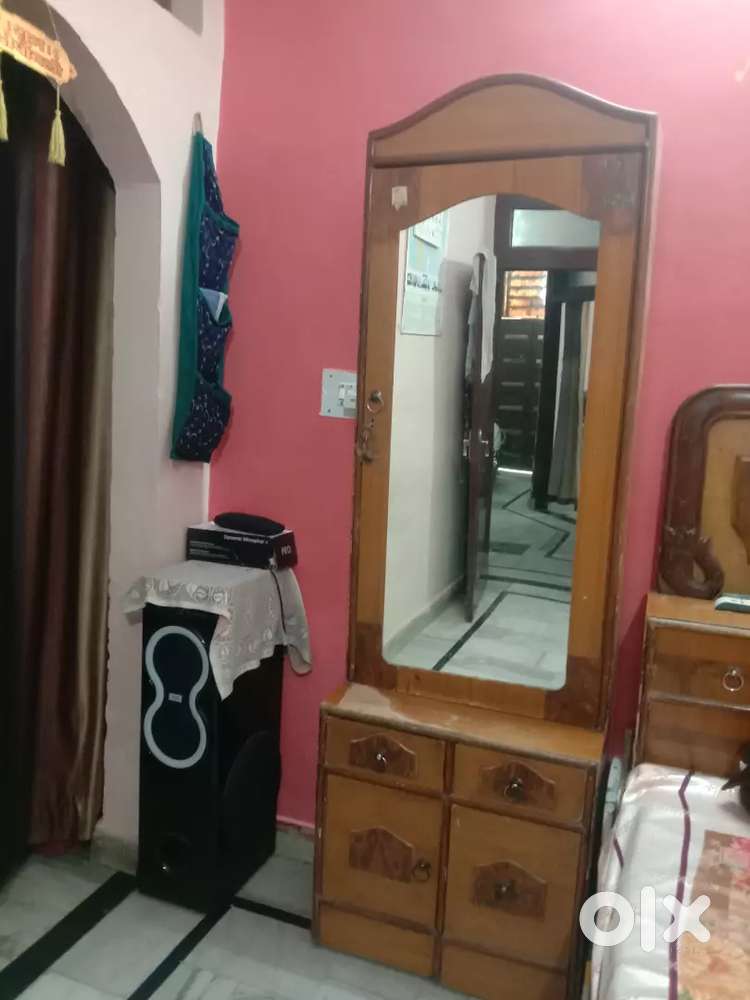 Setty 3 seater and dressing table