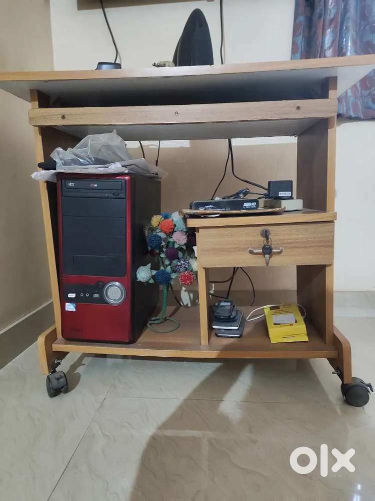 Computer table