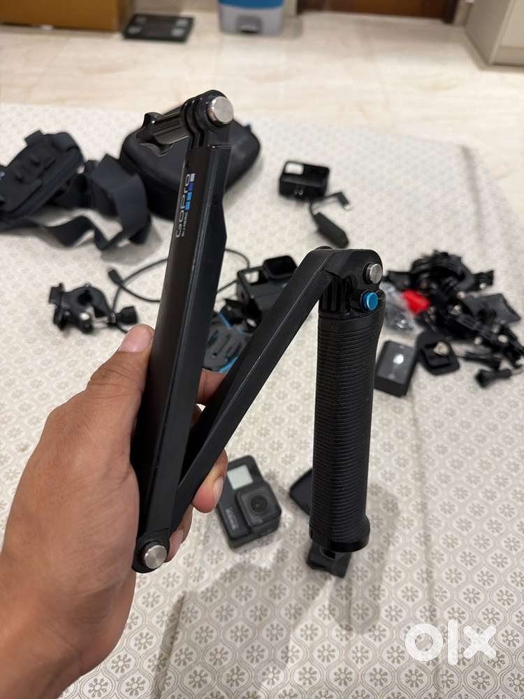 Go pro hero 7 black with all the go pro genuine accessories.