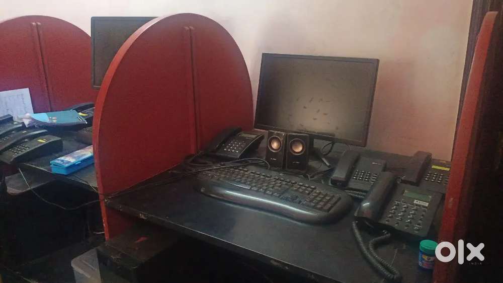 Computer table