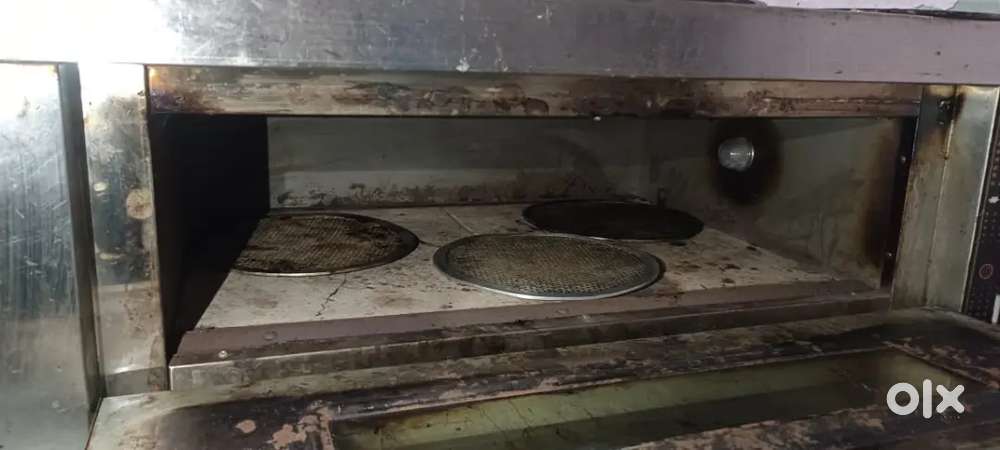 Electric pizza ovan commercial good condition