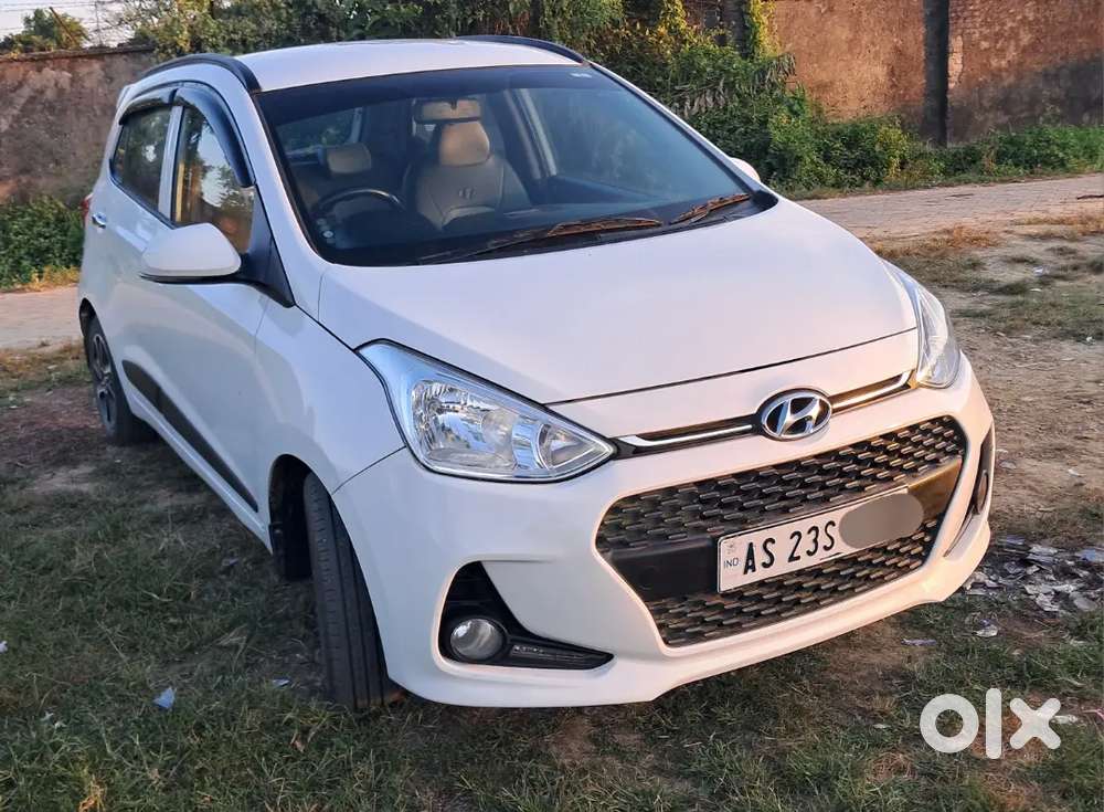 Hyundai Grand i10 top model petrol.