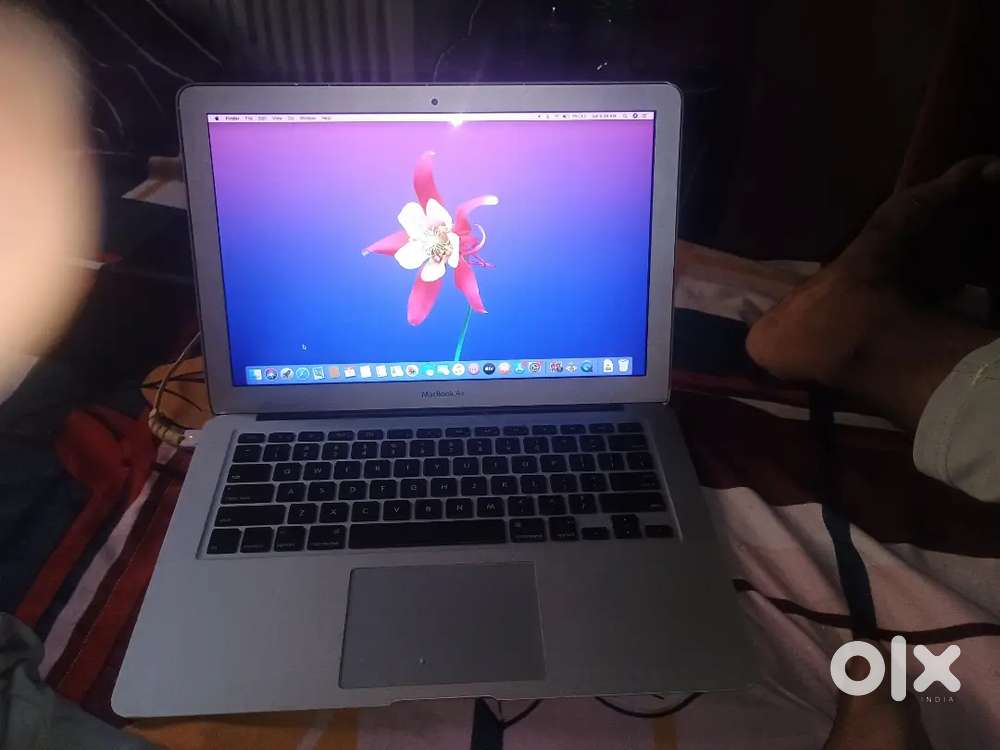 Mac Book air laptop in good condition