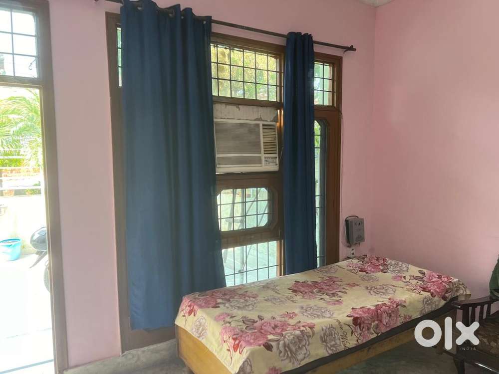 Pg available for boys in sector 67