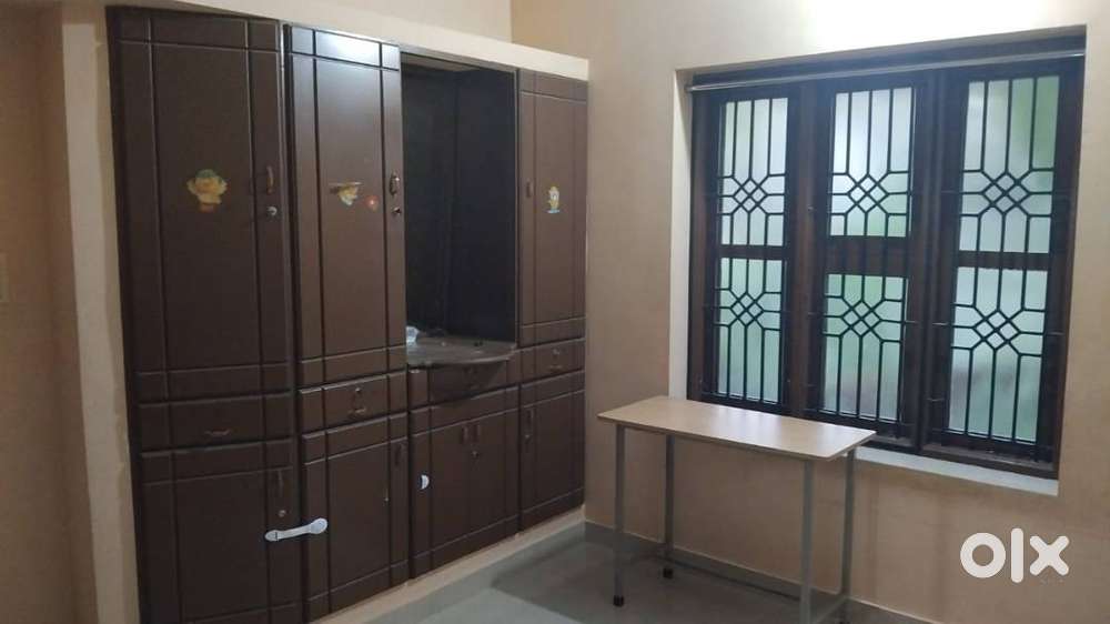 2 BHK UN FURNISHED 1ST FLORO FOR FAMILY ONLY