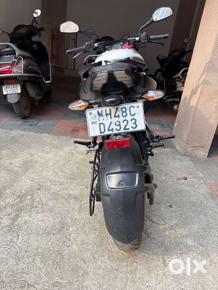 Ns200 bs6 white and black